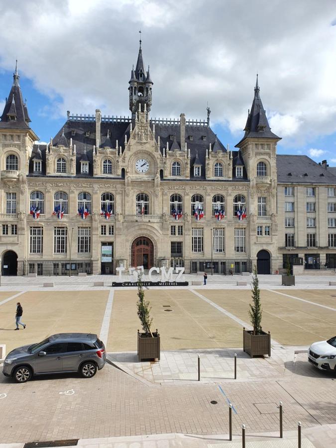 Studio De L'Hotel De Ville ชาร์เลอวิลล์-เมซิแยร์ ภายนอก รูปภาพ