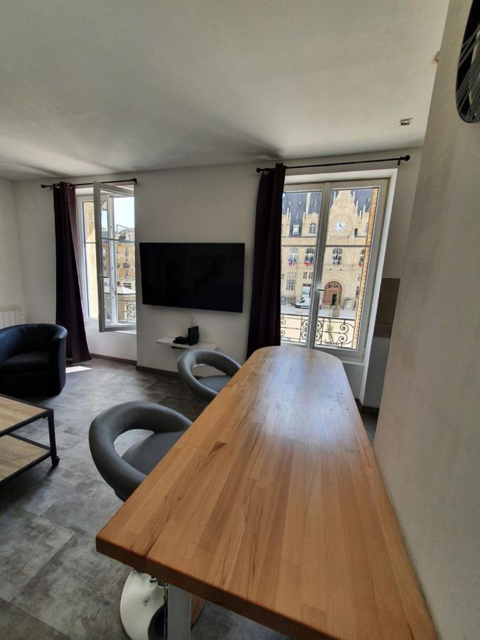 Studio De L'Hotel De Ville ชาร์เลอวิลล์-เมซิแยร์ ภายนอก รูปภาพ